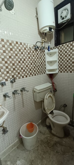 Bathroom in 1 BHK Builder Floor at Rohini Sector 7 – for Sale