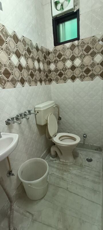 Bathroom in 1 BHK Builder Floor at Rohini Sector 7 – for Sale