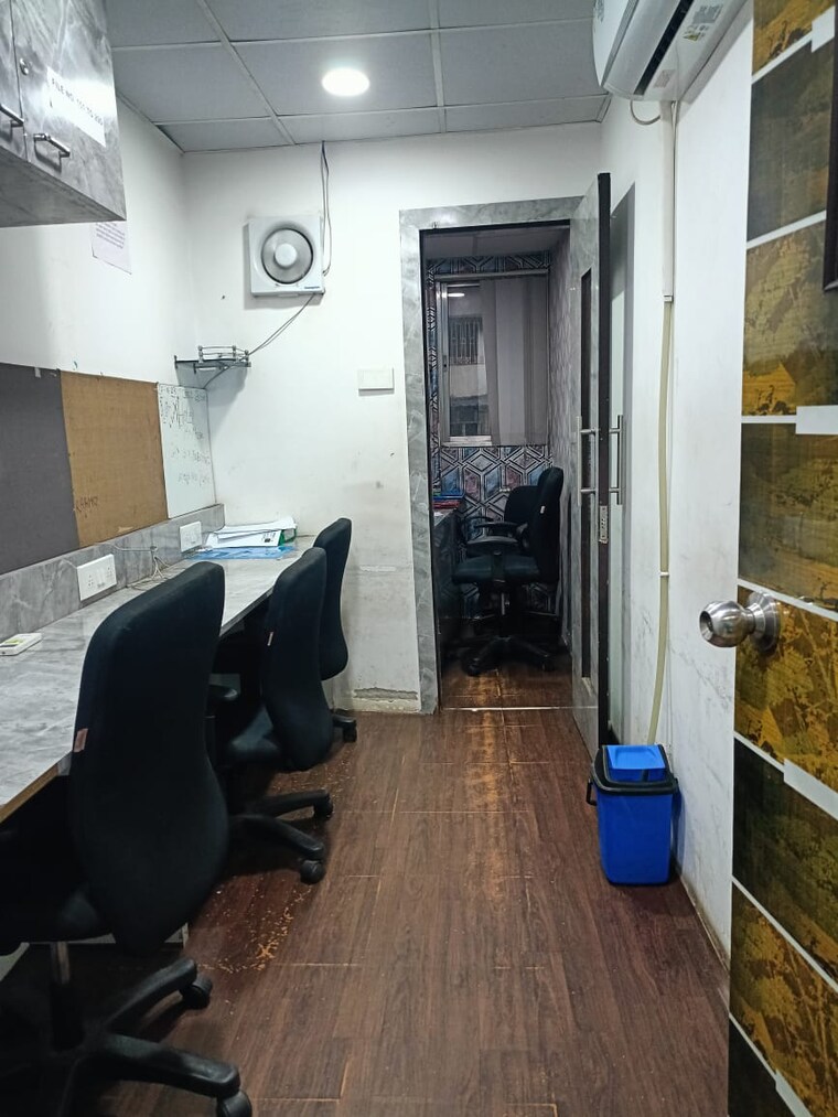 Team Area, park street Commercial Office Space 250 Sq.Ft. In Park Street Kolkata 9696825