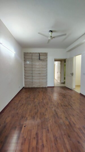 Room in 3 BHK Apartment at GPL Eden Heights, Sector 70 – for Rent