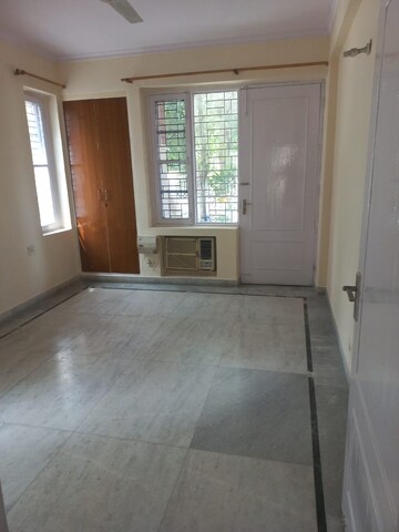 Room in 3 BHK Builder Floor at SS Mayfield Gardens, Sector 51 – for Rent