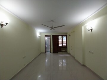 Building Lobby in 3 BHK Apartment at Ambience Island, Sector 24 – for Rent