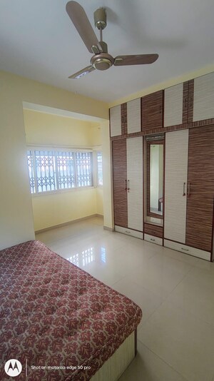 Room in 2 BHK Apartment at Gurudev Apartment, Prabhadevi – for Rent