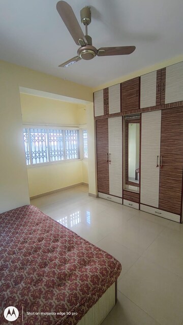 Room in 2 BHK Apartment at Gurudev Apartment, Prabhadevi – for Rent