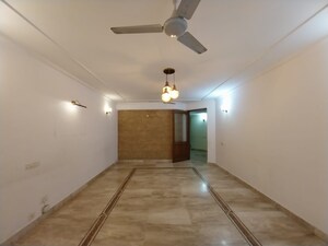 Room in 4 BHK Apartment at Ambience Island, Sector 24 – for Rent