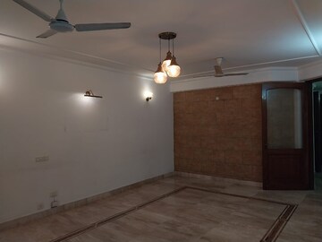 Room in 3.5 BHK Apartment at Ambience Island, Sector 24 – for Rent