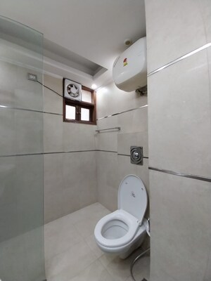 Bathroom in 3.5 BHK Apartment at Ambience Island, Sector 24 – for Rent