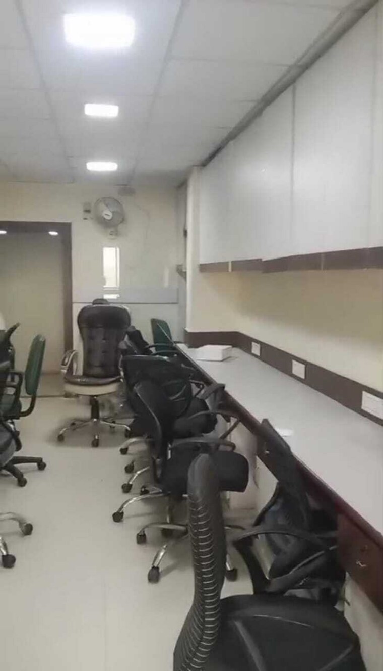 Team Area, park street Commercial Office Space 450 Sq.Ft. In Park Street Kolkata 9696872