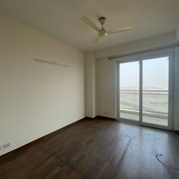 Room in 4 BHK Apartment at Conscient Heritage Max, Sector 102 – for Rent