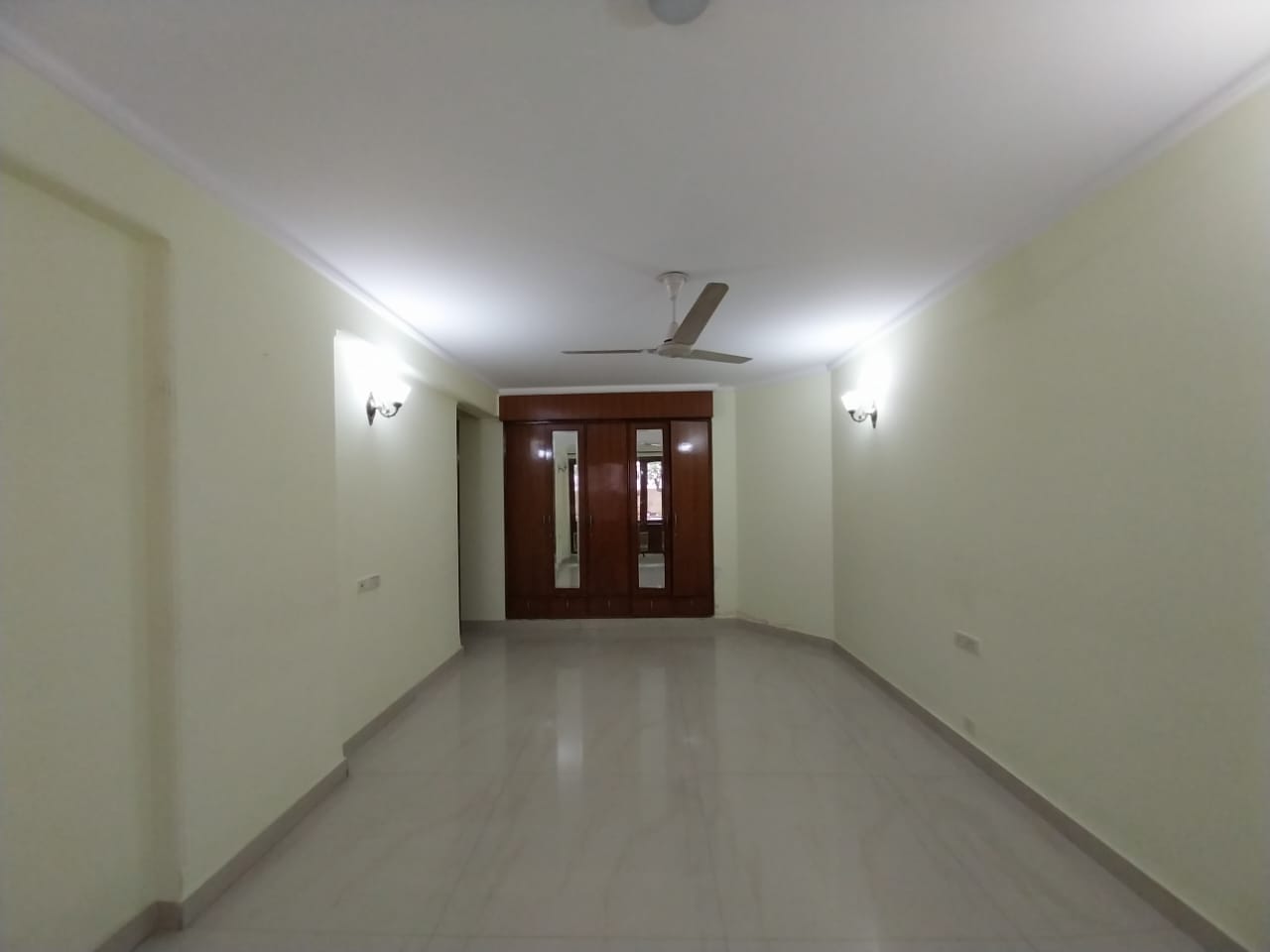 2 BHK Apartment For Sale in Ambience Island