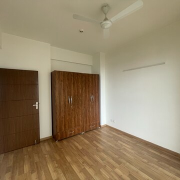 Room in 3 BHK Apartment at Puri Emerald Bay, Dhanwapur – for Rent