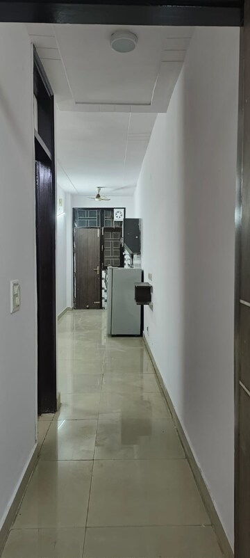 Building Lobby in 1 RK Builder Floor at DLF City Phase III, Sector 24 – for Rent