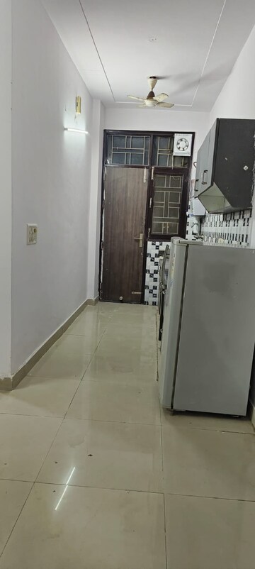 Building Lobby in 1 RK Builder Floor at DLF City Phase III, Sector 24 – for Rent