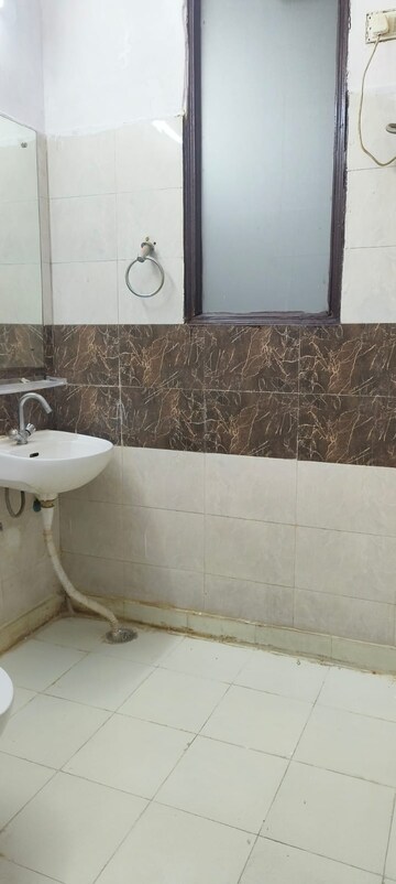 Bathroom in 1 RK Builder Floor at DLF City Phase III, Sector 24 – for Rent