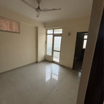 Room in 3.5 BHK Apartment at Gardenia Grace, Sector 61 – for Sale
