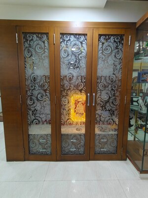 Room in 4 BHK Apartment at Bodakdev – for Rent