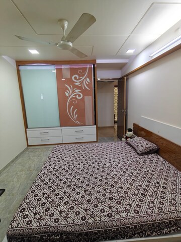 Bedroom in 4 BHK Apartment at Bodakdev – for Rent