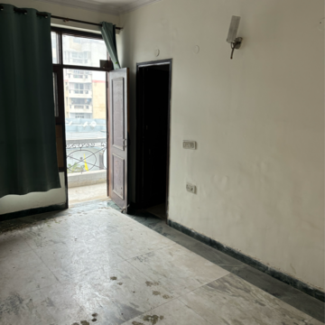 Room in 3 BHK Independent House at Mahagun Manor, Sector 50 – for Sale