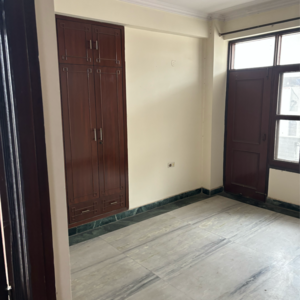 Room in 3 BHK Independent House at Mahagun Manor, Sector 50 – for Sale