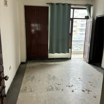 Room in 3 BHK Independent House at Mahagun Manor, Sector 50 – for Sale