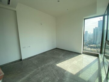 Room in 4 BHK Apartment at Prestige Jasdan Classic, Mahalaxmi – for Rent