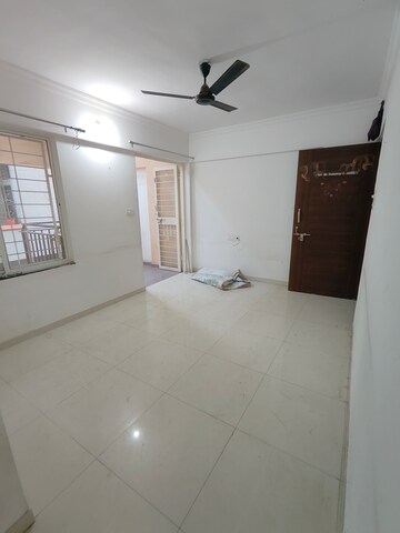 Room in 2 BHK Apartment at Chandan Nagar – for Rent