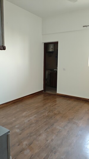 Room in 3 BHK Apartment at Puri Anand Villas Phase II, Sector 81 – for Rent