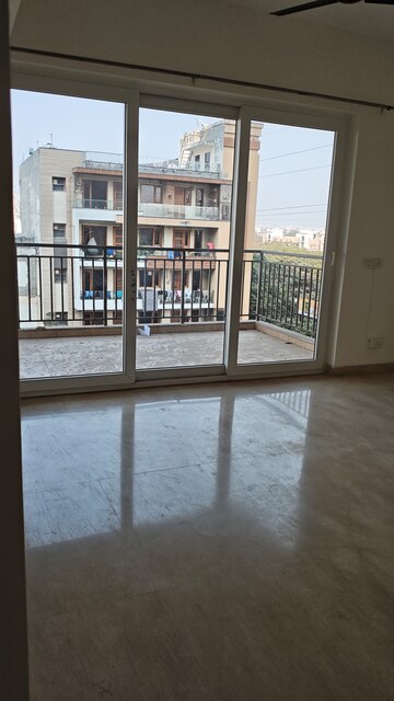 Room in 3 BHK Apartment at Puri Anand Villas Phase II, Sector 81 – for Rent