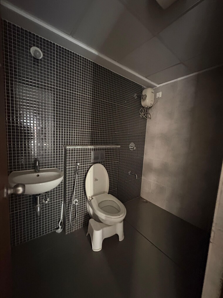 Bathroom, lodha-downtown 2 Bedroom 585 Sq.Ft. Apartment In Dombivli East Thane 9697091