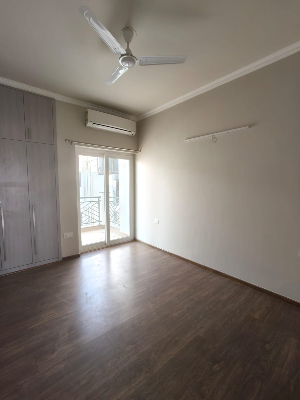 3.5 BHK + Servant Room 2140 Sq.Ft. Apartment in Central Park Flower Valley Aqua Front Towers