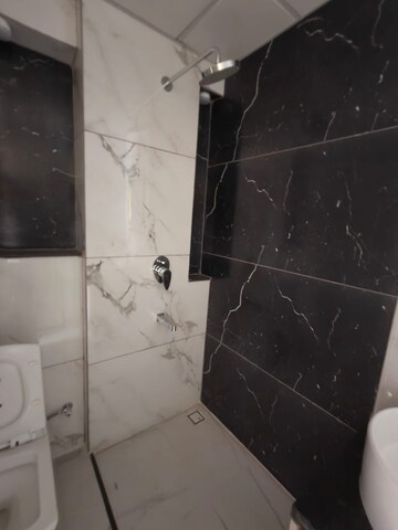 Bathroom in 3.5 BHK Apartment at Central Park Flower Valley Aqua Front Towers, Sohna Sector 33 – for Rent