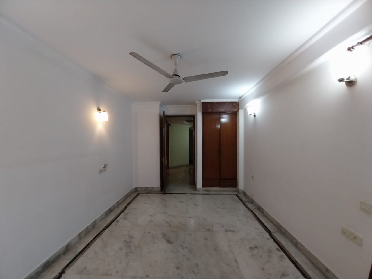 2 BHK Apartment For Sale in Ambience Island