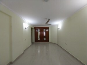 Room in 3.5 BHK Apartment at Ambience Island, Sector 24 – for Sale