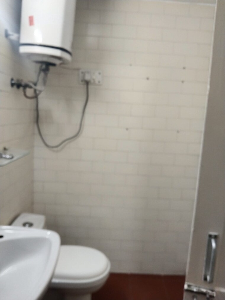 Bathroom, vasant kunj 3 Bedroom 1400 Sq.Ft. Apartment In Vasant Kunj Delhi 9696965