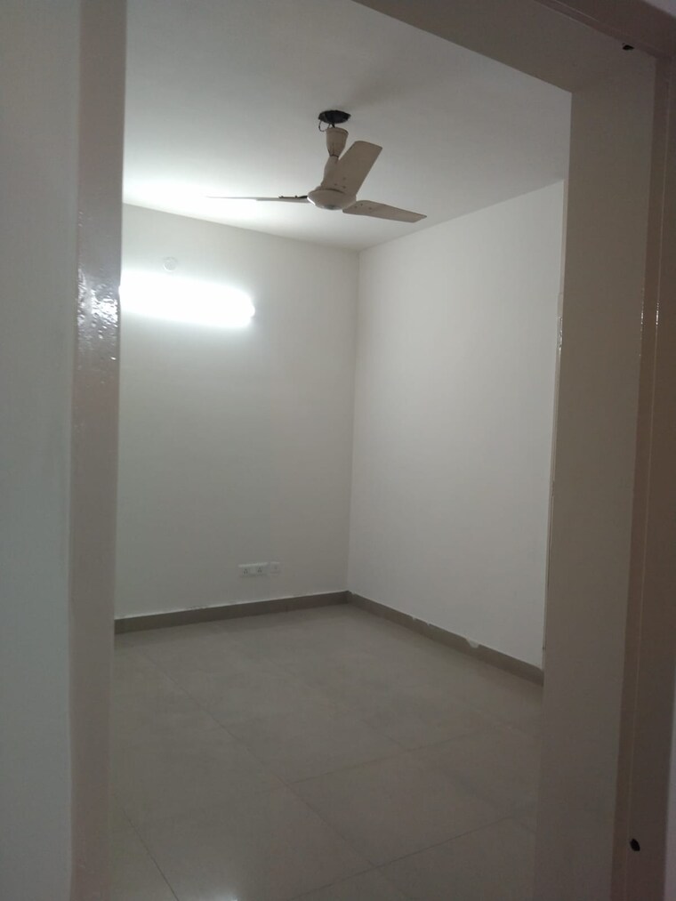 Room, vasant kunj 3 Bedroom 1400 Sq.Ft. Apartment In Vasant Kunj Delhi 9696965