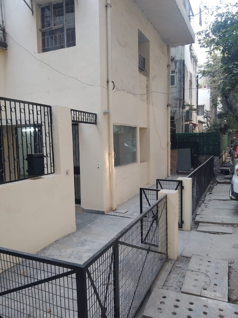 Balcony, vasant kunj 3 Bedroom 1400 Sq.Ft. Apartment In Vasant Kunj Delhi 9696965