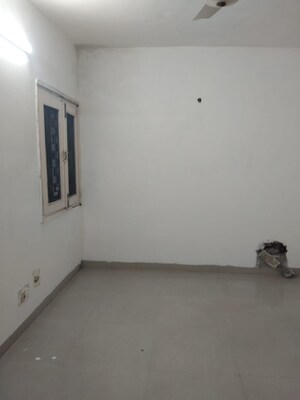 Room in 3 BHK Apartment at Vasant Kunj – for Sale