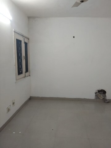 Room in 3 BHK Apartment at Vasant Kunj – for Sale