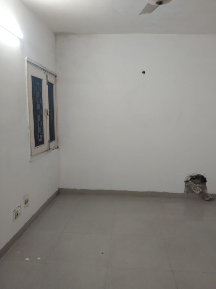 Room, vasant kunj 3 Bedroom 1400 Sq.Ft. Apartment In Vasant Kunj Delhi 9696965