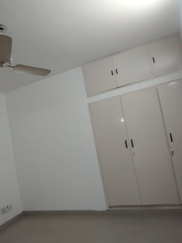 Room in 3 BHK Apartment at Vasant Kunj – for Sale