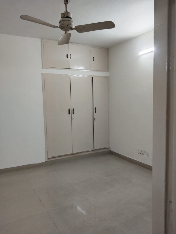 Room, vasant kunj 3 Bedroom 1400 Sq.Ft. Apartment In Vasant Kunj Delhi 9696965