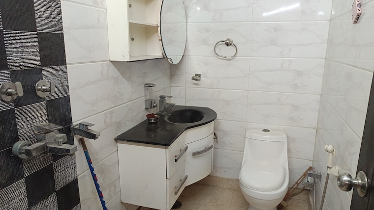 Bathroom, patel nagar 1 RK 300 Sq.Ft. Builder Floor In Patel Nagar Delhi 9696969