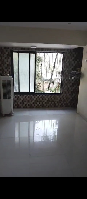 1 BHK + Extra Room Apartment For Rent in Opp. Kem Hospital, Parel