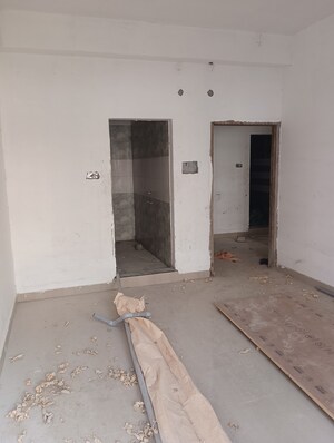 Room in 3 BHK Builder Floor at 6 Mile – for Sale