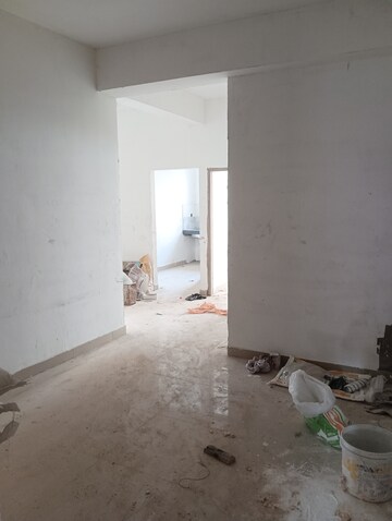 Room in 3 BHK Builder Floor at 6 Mile – for Sale