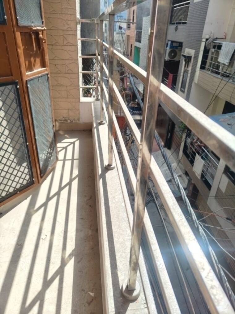 Balcony, igi airport area 3 Bedroom 1500 Sq.Ft. Builder Floor In Igi Airport Area Delhi 9696982