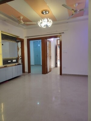 Room in 3 BHK Builder Floor at Igi Airport Area – for Rent