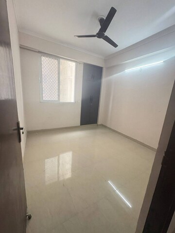 Room in 1 RK Apartment at Gaur City 2 - 14th Avenue, Sector 16c Greater Noida – for Rent