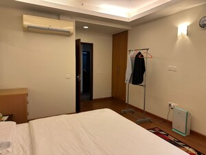 Room in 1.5 BHK Apartment at Central Park Resorts, Sector 48 – for Sale