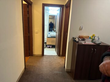 Room in 1.5 BHK Apartment at Central Park Resorts, Sector 48 – for Sale